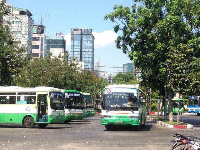 Học sinh Sài Gòn sợ xe buýt đi ẩu, hãi kênh bốc mùi! - 5
Chất lượng xe buýt luôn là vấn đề người dân TPHCM quan tâm