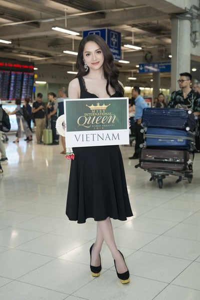 Hương Giang rạng rỡ tự tin trong buổi hội ngộ thí sinh Hoa hậu Chuyển giới - 3 Hương Giang rạng rỡ tự tin trong buổi hội ngộ thí sinh Hoa hậu Chuyển giới - 3