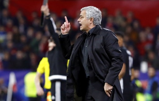 MU - Chelsea: Gạt "thù cũ", quyết chiến vì tương lai - 1
Mourinho chưa thể giúp MU thi đấu vững mạnh, ổn định như trông đợi
