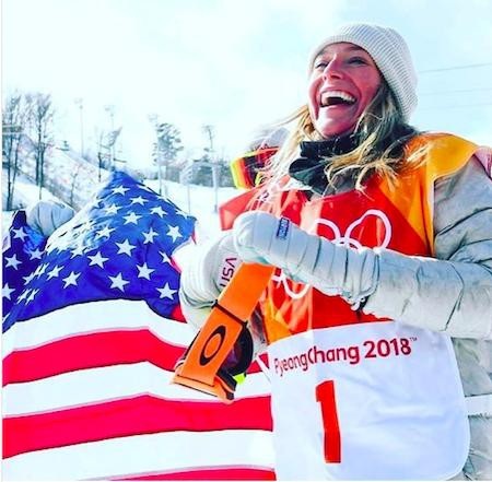 Những "bóng hồng" xinh đẹp đã toả sáng tại Olympic mùa Đông - 6 Sau khi xuất sắc giành huy chương vàng tại Olympic Sochi, Jamie Anderson đã tái lập chiến tích này tại Olympic Pyeongchang và trở thành nữ vận động viên trượt ván trên tuyết đầu tiên trong lịch sử sở hữu tới hai huy chương vàng Olympic.