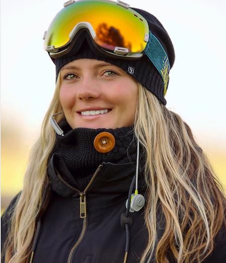 Những "bóng hồng" xinh đẹp đã toả sáng tại Olympic mùa Đông - 9 JessiKa Jenson, 26 tuổi, là nữ vận động viên trượt ván trên tuyết tham gia tranh tài tại Thế vận hội năm nay. Xinh đẹp, rực rỡ và luôn rạo rực quyết tâm thi đấu là ấn tượng khó quên mà Jenson đã để lại trong lòng người hâm mộ.