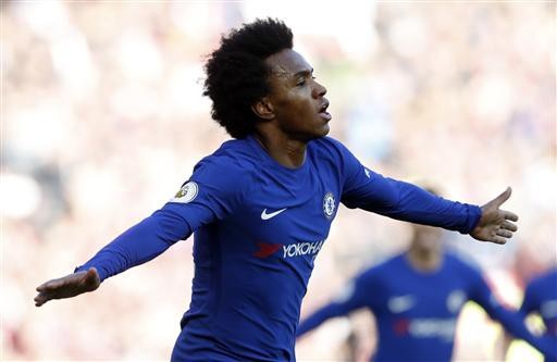 MU 2-1 Chelsea: Màn ngược dòng ngoạn mục - 8
Willian ăn mừng bàn thắng mở tỉ số