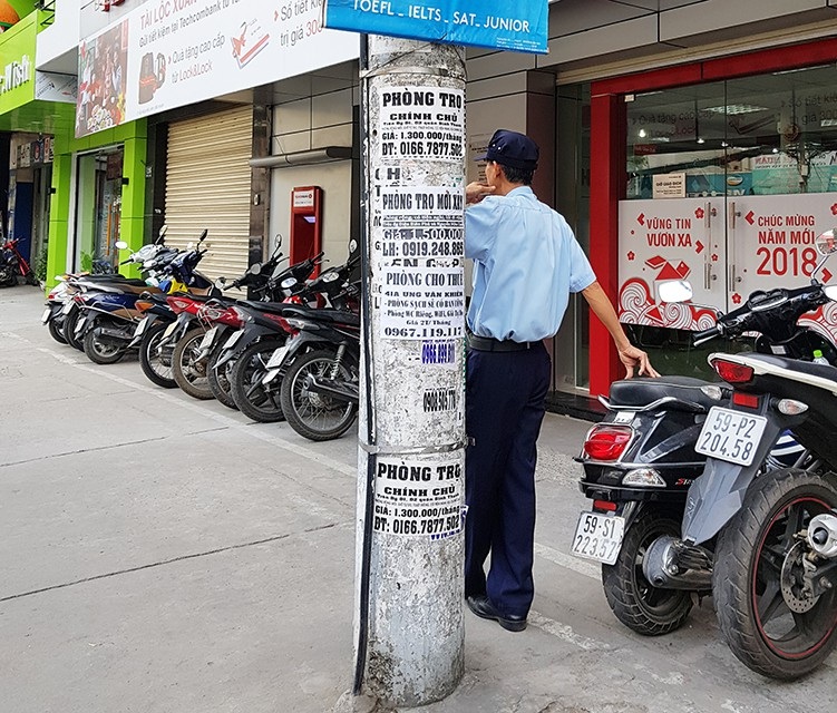 TPHCM: Chung cư, phòng trọ tăng giá chóng mặt sau Tết - 2 Dù niêm yết giá khá rẻ nhưng thực tế nhiều phòng trọ đã áp dụng giá mới cao hơn nhiều.