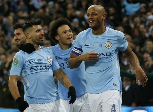 Nhìn lại chiến thắng giúp Guardiola lần đầu vô địch cùng Man City - 3
Trong hiệp hai, Man City dồn ép Arsenal và học có bàn thắng thứ hai do công của Kompany