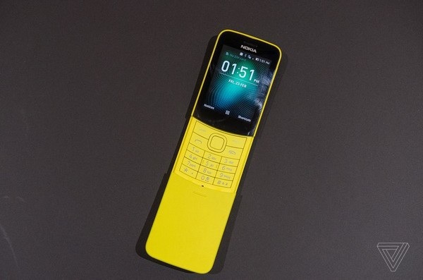 Điện thoại quả chuối huyền thoại Nokia 8110 bất ngờ được hồi sinh - 3 Sản phẩm vẫn sở hữu thiết kế dạng bàn phím trượt