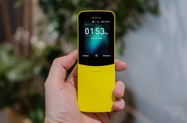Điện thoại quả chuối huyền thoại Nokia 8110 bất ngờ được hồi sinh - 4 Màn hình được nâng cấp lên màn hình màu