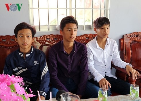 Chuyện chưa kể về 3 cậu bé nghèo ở Sóc Trăng nhặt được 40 triệu đồng - 1 3 cậu bé Đỗ Thanh Bằng, Trần Thanh Mới và Lê Nhỉ Khang trong câu chuyện nhặt của rơi trả lại người đánh mất.