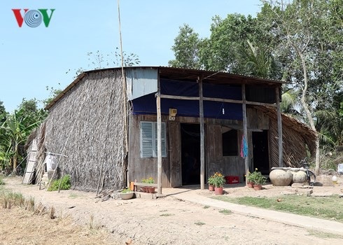 Chuyện chưa kể về 3 cậu bé nghèo ở Sóc Trăng nhặt được 40 triệu đồng - 4 Ngôi nhà vách lá, mái tôn của Mới.
