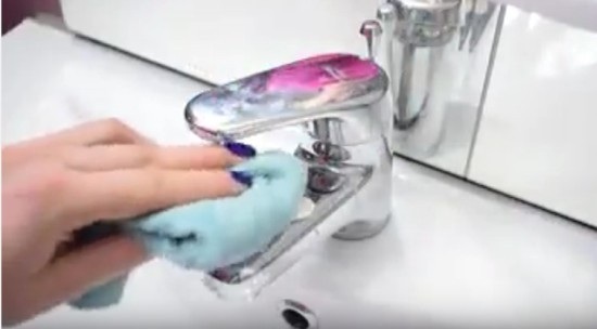 16 mẹo vặt giúp việc nhà "dễ thở" hơn - 5 Cống sẽ thông chỉ với ba nguyên liệu.