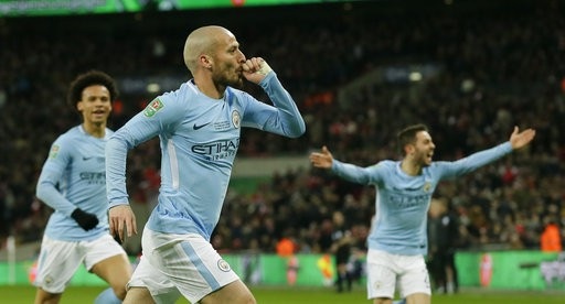 Arsenal 0-3 Man City: Những đòn đánh "chí mạng" - 3
Silva ăn mừng bàn thắng ghi vào lưới Arsenal