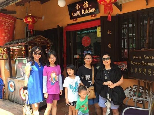 Trải nghiệm cái Tết xa nhà ở Kuala Lumpur - 8 Phố cổ Malaca có những quán ăn rất ngon với giá cả phải chăng.