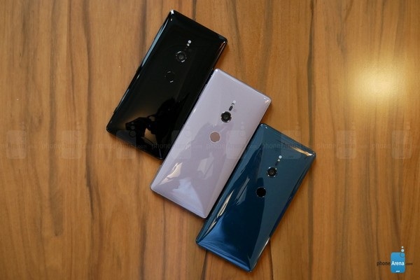 Sony ra smartphone cao cấp với thiết kế hoàn toàn mới tại MWC 2018 - 4 Mặt lưng sản phẩm khiến nhiều người nhớ đến smartphone của HTC