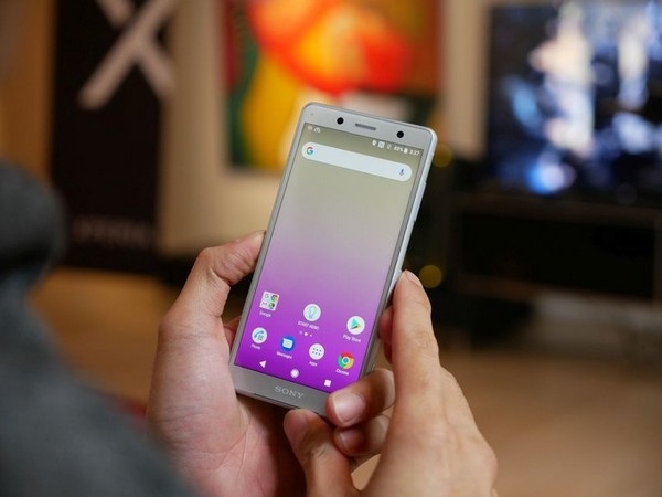 Sony ra smartphone cao cấp với thiết kế hoàn toàn mới tại MWC 2018 - 8 Xperia XZ2 Compact là phiên bản cỡ nhỏ của XZ2