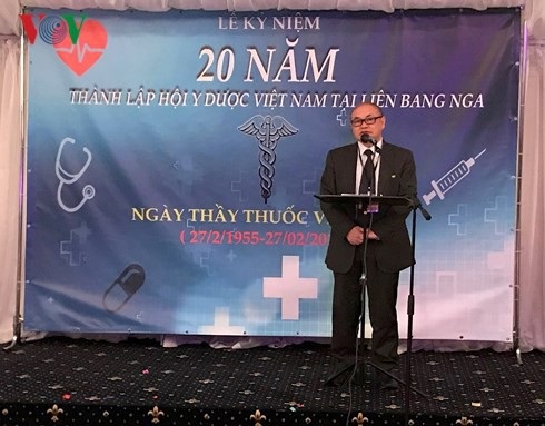 
Ông Lò Văn Xanh -chủ tịch Hội Y dược Việt Nam tại LB Nga trình bày báo cáo.
