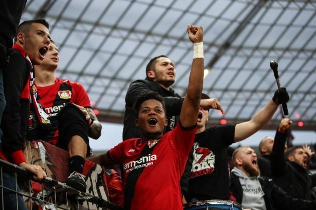 Top 10 chân sút trẻ xuất sắc nhất châu Âu hiện nay - 4
4. Leon Balley (Bayer Leverkusen) - 20 tuổi - 9 bàn/20 trận: Chưa hẳn đã chiếm suất đá chính tại Bayer Leverkusen, nhưng tiền đạo trẻ người Jamaica tận dụng tốt khoảng thời gian trên sân. Với 9 bàn thắng có được, Balley chỉ kém người ghi bàn tốt nhất cho CLB là Kevin Volland một bàn, nhưng thi đấu ít hơn hai trận.