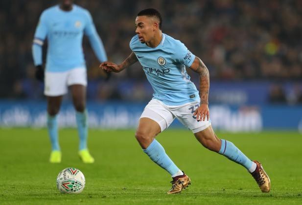 Top 10 chân sút trẻ xuất sắc nhất châu Âu hiện nay - 5
5. Gabriel Jesus (Man City) - 20 tuổi - 8 bàn/18 trận: Chân sút trẻ người Brazil cạnh tranh quyết liệt với Aguero trên hàng công của Man City. Jesus rất có duyên ghi bàn với sự nhanh nhẹn và khả năng chọn vị trí thông minh. Đáng tiếc do chấn thương nên Jesus phải nghỉ thi đấu khá nhiều, vì thế anh mới chỉ có tám bàn thắng.