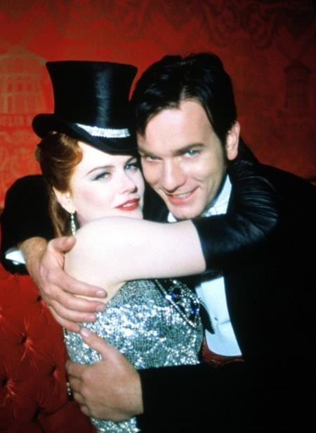 “Moulin Rouge!” (2001) quả thực là một bộ phim tuyệt vời về tình yêu đích thực. Lãng mạn, đắm say nhưng tình yêu vốn không phải chỉ có mỗi vị ngọt mà còn ngập tràn vị đắng với sự hy sinh vô điều kiện cho người mình yêu.