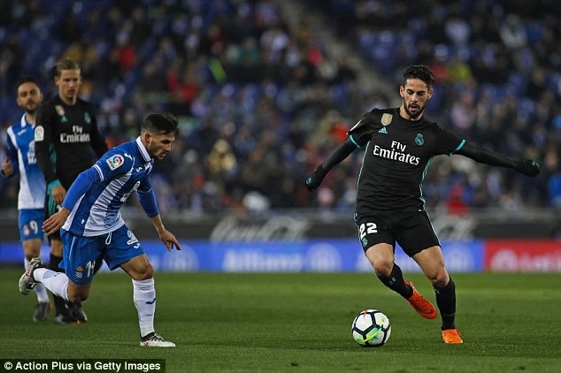Vắng C.Ronaldo, Real Madrid gục ngã tại xứ Catalonia - 3
Isco không thể hiện được nhiều ở trận đấu này, khác xa với cú đúp anh lập được ở lượt đi trước Espanyol