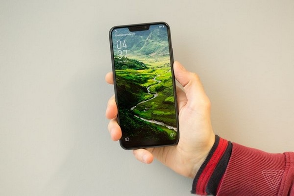 Asus ra Zenfone 5Z thiết kế không viền, tích hợp trí tuệ nhân tạo - 5 Zenfone 5 có thiết kế hoàn toàn giống với Zenfone 5Z, chỉ khác cấu hình bên trong