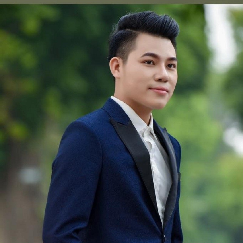 Gặp tiến sĩ triết học 9X đẹp trai, hát bolero cực "chất" - 1 Tiến sĩ Triết học Nguyễn Duy Cường, giảng viên trường ĐH Khoa học xã hội và Nhân văn