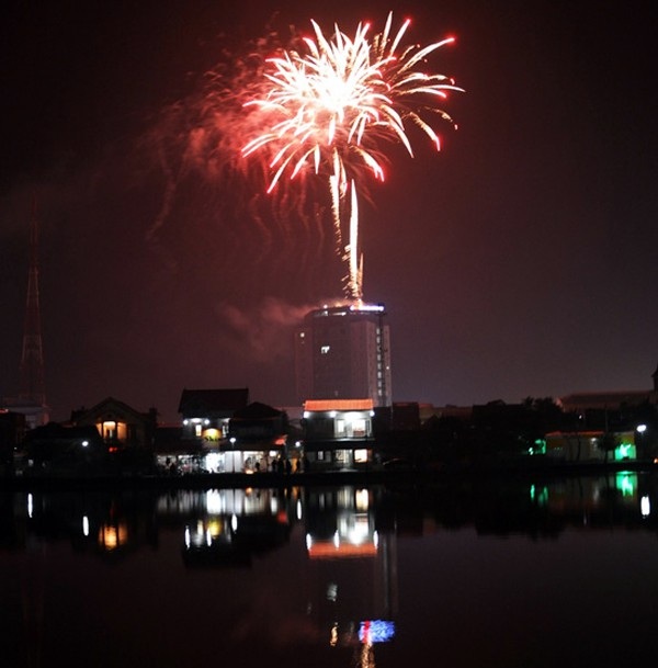 Tòa nhà BMC từng tổ chức bắn pháo hoa đêm giao thừa xuân Bính Thân 2016, tiếp tục được Hà Tĩnh lựa chọn làm điểm bắn pháo hoa đêm giao thừa Xuân Mậu Tuất này.