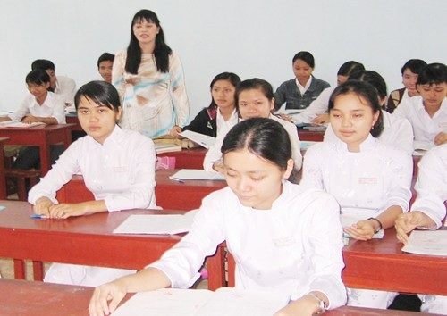 Để làm tốt môn Ngữ văn từ đề thi tham khảo - 1