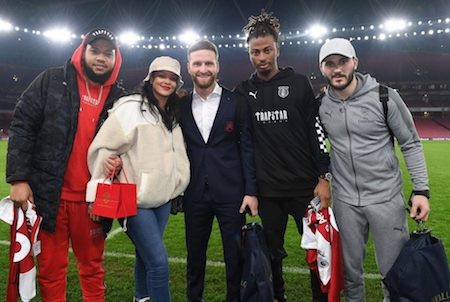 Nữ ca sĩ bốc lửa Rihanna “phát cuồng” vì Arsenal - 6 Rihanna đã dành trọn một buổi tối thứ bảy cho Arsenal