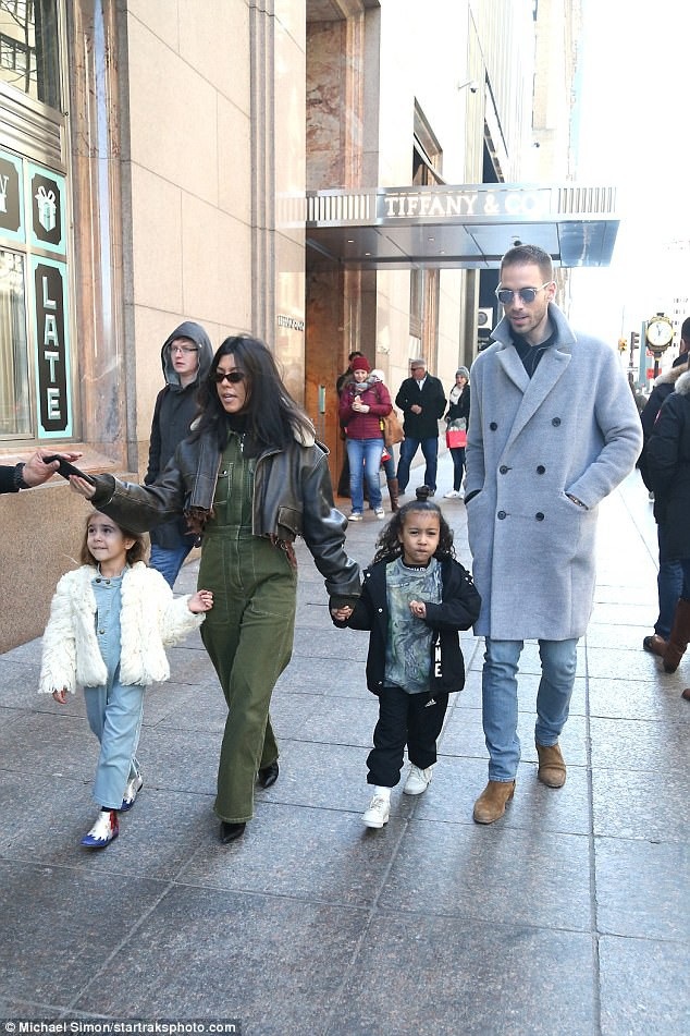 Con gái cô Kim rất sành điệu! - 7
Con gái cô Kim vừa đón thêm 1 em gái hôm 15/1 vừa qua.