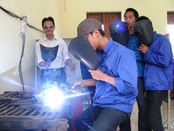 Thị trường lao động: “Cái nơ” hay “củ khoai tây”? - 1 Thị trường lao động: “Cái nơ” hay “củ khoai tây”? - 1