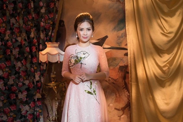 Dương Hoàng Yến dịu dàng trong tà áo dài đón xuân - 9