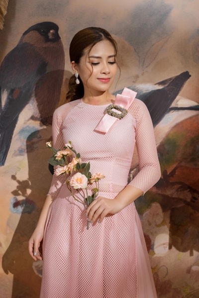 Dương Hoàng Yến dịu dàng trong tà áo dài đón xuân - 7