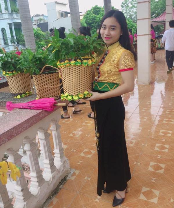 Giọng ca của nữ sinh lớp 11 gây “sốt” cộng đồng mạng - 4 Ngoài năng lực học tập khá, Thu Huệ rất năng nổ trong các hoạt động của Đoàn trường