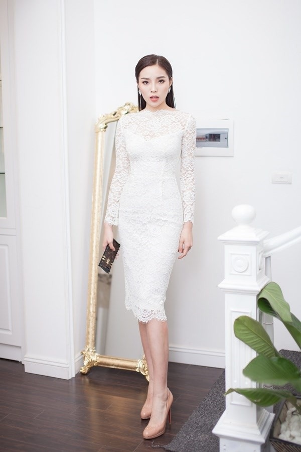 Giật mình gia tài "khủng" ở tuổi 21 của Hoa hậu Kỳ Duyên - 16 Chỉ riêng chiếc ốp điện thoại mà Kỳ Duyên cầm trên tay cũng có giá hàng chục triệu đồng.