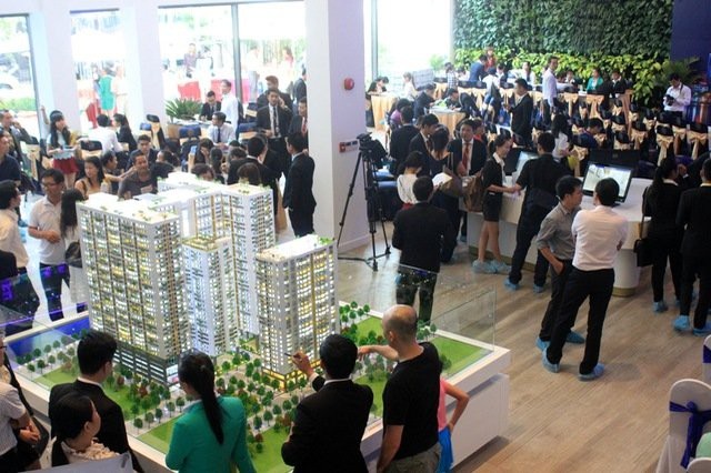 Nghịch lý thời ế: Chậm chân đến sau mua nhà rẻ hơn cả trăm triệu đồng - 1
Nhiều ưu đãi cho người mua sau