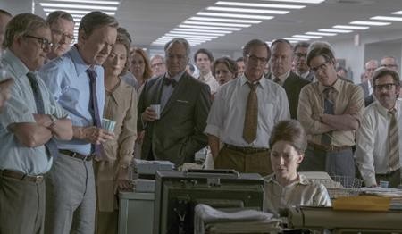 Đề cử Oscar 2018 và những sự vắng mặt gây sốc nhất - 1 Steven Spielberg luôn là một trong những đạo diễn xuất sắc nhất của điện ảnh đương đại. Và sau khi vị đạo diễn tài ba này nhận được đề cử Quả cầu vàng, người hâm mộ đều đinh ninh rằng một đề cử Oscar nữa đương nhiên sẽ về tay Spielberg với tuyệt phẩm “The post”. Tuy nhiên, điều này lại không hề xảy ra và đây quả là một bất ngờ khó hiểu của các nhà phê bình.