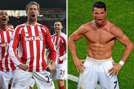 Bước sang tuổi 33, C.Ronaldo có cả ngàn lí do để yêu ghét đong đầy - 2 Nổi tiếng “ích kỉ” là vậy nhưng tài năng của C.Ronaldo là điều không thể phủ nhận. Và hình ảnh ăn mừng đầy cao ngạo mà cũng rất mực vinh quang của CR7 xứng đáng được đi vào “sách giáo khoa”. Dĩ nhiên, cùng một điệu bộ nhưng các cổ động viên khó có thể vỗ tay tán thưởng cho “sếu vườn” Peter Crouch.