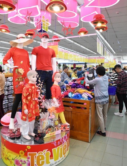 Giò chả, bánh kẹo và đồ trang trí Tết đồng loạt giảm giá mạnh tại Co.opmart - 3 Các sản phẩm thời trang tết Co.opmart đang giảm giá 25% đến 50%