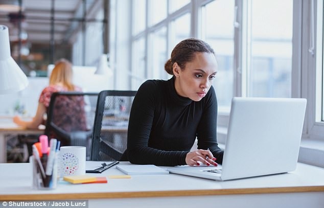 Vì sao dân văn phòng dễ "yếu" tim? - 1
Ngồi nhiều sẽ khiến nhịp tim giảm đi, ảnh hưởng đến mọi thứ