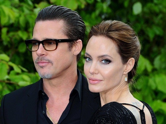 5 điều kỳ lạ này xảy ra với các cặp đôi sống chung lâu dài - 1
Cặp sao Angelina Jolie và Brad Pitt thời còn mặn nồng.
