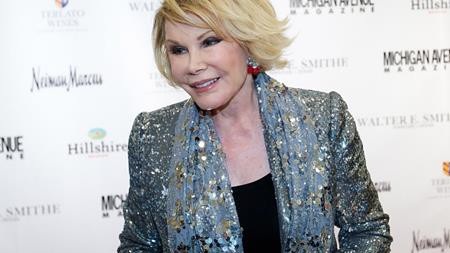 Loạt “sao” đau đớn đối diện với cảnh sinh ly, tử biệt - 3 Edgar Rosenberg, ông xã của Joan Rivers đã tự sát vào mùa thu năm 1987. Sự ra đi của Rosenberg đã khiến cuộc đời Joan Rivers chìm sâu vào khủng khoảng và cuối cùng, vào năm 2014, nữ MC cũng qua đời sau một loạt biến chứng phẫu thuật nghiêm trọng.