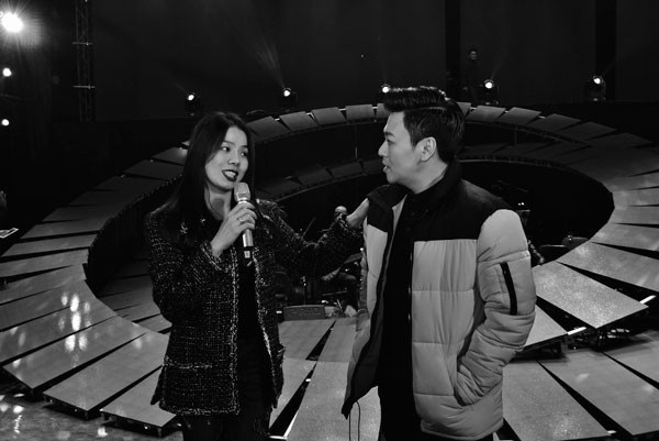 Lệ Quyên để mặt mộc, tình cảm bên Phan Anh - 6 Đêm nhạc cũng có một số ca khúc bolero mới được ekip đưa vào để tăng tính hấp dẫn của đêm nhạc như “Cánh buồm chuyển bến”, “Trả lại anh”...