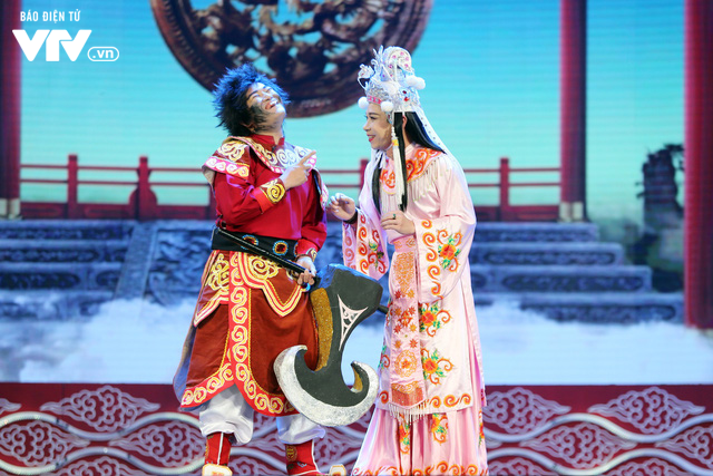 Vì sao “Cô Đẩu” Công Lý năm nay không có nhiều đất “bung lụa”? - 1 Cô Đẩu - Công Lý năm nay có tới 3 bộ trang phục siêu độc nhưng lại hơi ít đất diễn. Ảnh: VTV.