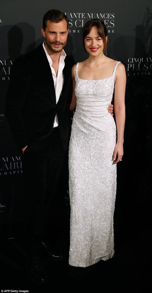 Cặp đôi "50 sắc thái" đẹp đôi và sành điệu tại Paris - 2 Cặp đôi "50 sắc thái" đẹp đôi và sành điệu tại Paris - 2