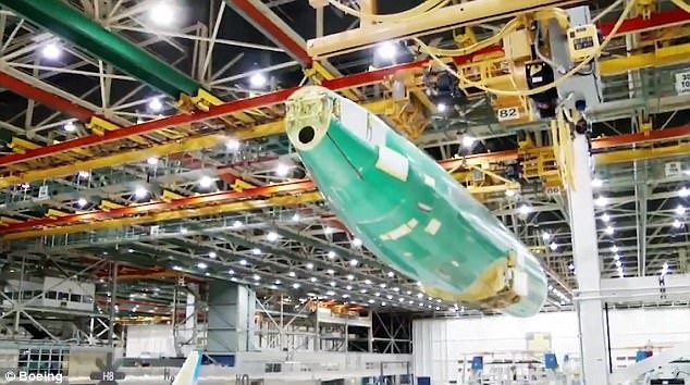 Quy trình lắp ráp máy bay thương mại bán chạy nhất lịch sử Boeing - 4 Theo Boeing, những tiến bộ về khoa học kỹ thuật đã mang lại những thống số vận hành ấn tượng hơn hẳn các phiên bản tiền nhiệm trong khi giảm tới 18% nhiên liệu tiêu thụ cho mỗi ghế ngồi trên máy bay. Boeing cũng nhấn mạnh đây là máy bay thương mại bán chạy nhất trong lịch sử của hãng chế tạo này với hơn 4.300 đơn đặt hàng từ 92 quốc gia. (Ảnh: Boeing)