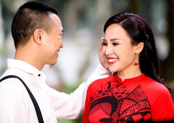 Không ngại chồng ghen, Khánh Ly "tình tứ" cùng Minh Vương - 1 Khánh Ly yên tâm mời Minh Vương cùng “đóng cặp” với mình trong MV” Khúc mùa xuân”, đó là không sợ bị... chồng ghen.