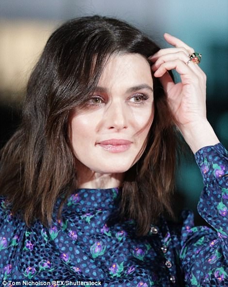 Sao "Xác ướp Ai cập" trẻ đẹp ở tuổi 47 - 7 Sao "Xác ướp Ai cập" trẻ đẹp ở tuổi 47 - 7