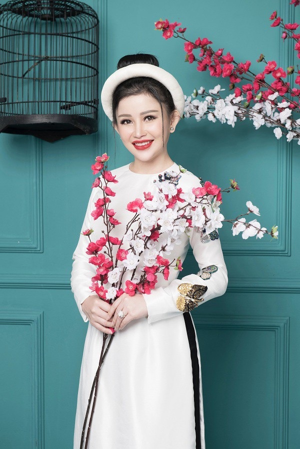 Nhìn lại 1 năm "gặt hái" của Janny Thủy Trần - 1