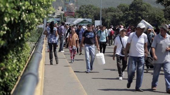 Nhà giàu Venezuela phải lê la đi ăn xin ở nước khác - 2 Hiện nay, có tới 600.000 người Venezuela đang sinh sống tại Colombia. (Nguồn: Miami Herald)