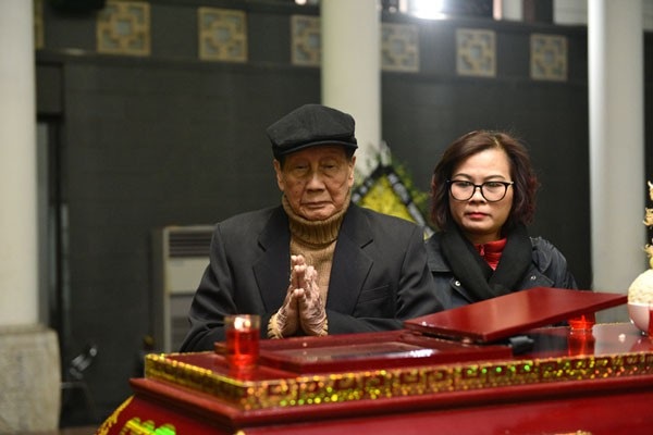 Nhạc sĩ Phạm Tuyên, Phú Quang nghẹn ngào đến tiễn đưa nhạc sĩ Hoàng Vân - 8 Nhạc sĩ Phạm Tuyên xúc động viết gửi người bạn cùng trang lứa: “Những tác phẩm mà chúng ta cùng viết trong những chuyến đi suốt chiều dài đất nước sẽ còn sống mãi với thời gian và ký ức của gia đình chúng ta. Thương tiếc người bạn thân của tôi”.