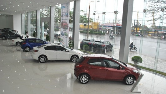 Ô tô cháy hàng, mất thêm trăm triệu vẫn không có xe chơi Tết - 3
Bị hủy hợp đồng, chấp nhận trả thêm tiền cũng không có xe, khiến khách hàng bức xúc.